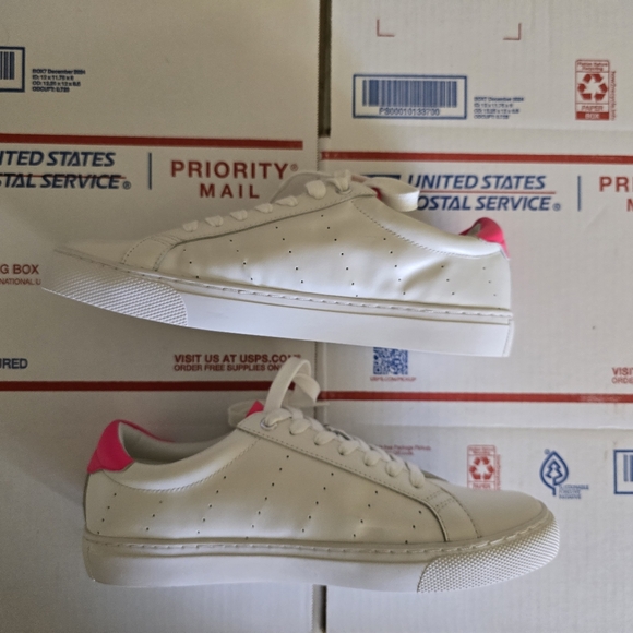 J. Crew Saturday sneakers in leather with fuchsia detail, Size 10 - Picture 1 of 5